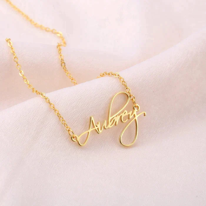 Cursive Curved Name Necklace – Glamorizee